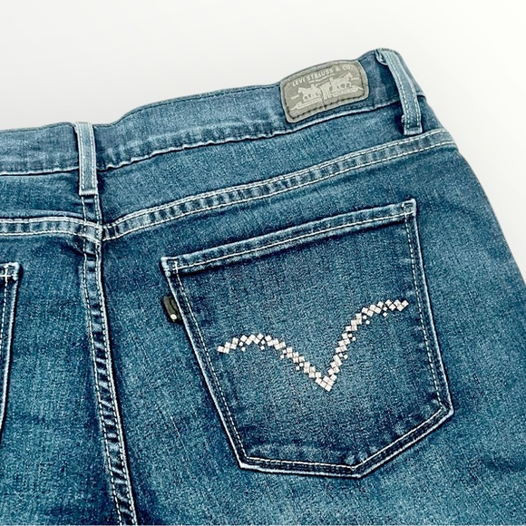 Levi’s 512 High Rise Bootcut Blue Jeans - Picture 8 of 16